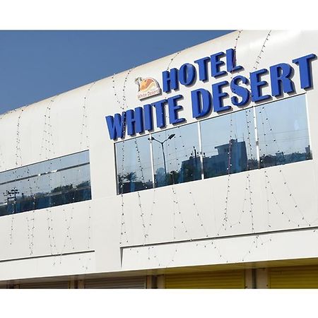 Hotel White Desert ภุช ภายนอก รูปภาพ